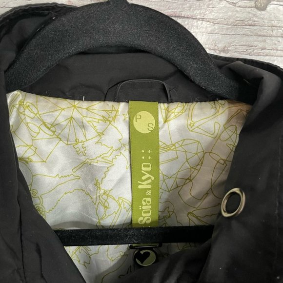 Soia & Kyo Light Jacket Trench Coat Windbreaker Ruffle Short Petite cRop Rain S - Picture 5 of 11